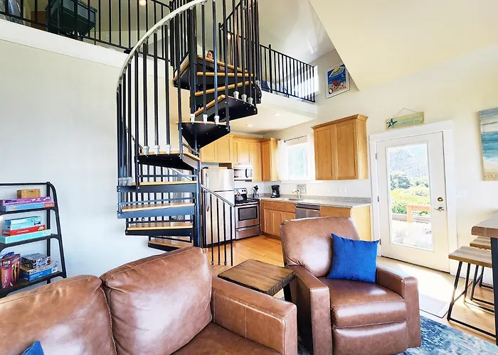 Ocean Front Cottage! Dog Friendly! Sleeps Up To Four!