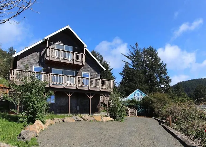 Delightful Home With Ocean View & Private Hot Tub - 3 Blocks To Beach