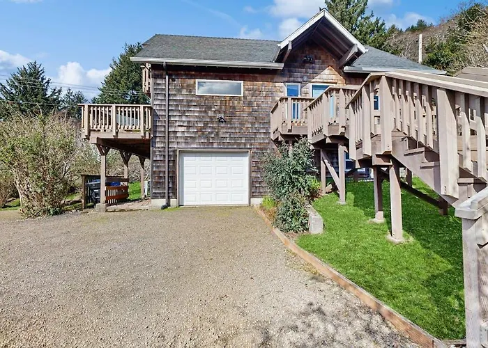 Delightful Home With Ocean View & Private Hot Tub - 3 Blocks To Beach